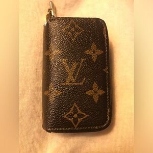 Louis Vuitton Monogram Key Holder & wallet! 6 keys